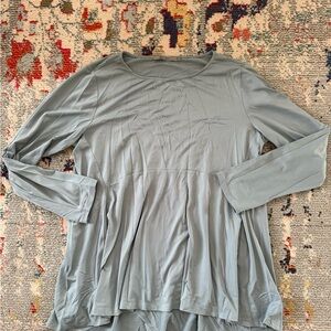 Chic Women's Long Sleeve Top in Light Gray